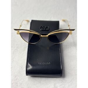 Valentino VLS-118A 55 Cat Eye Sunglasses gold and black $700+ Retail price